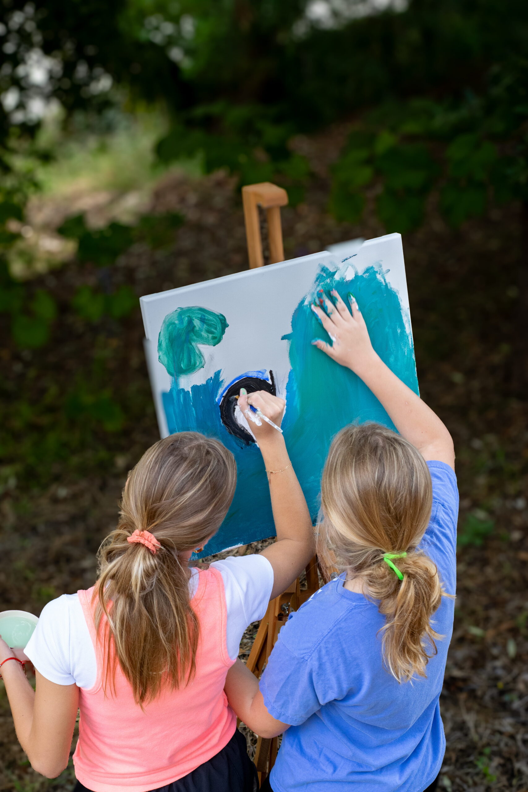 Creative summer camp painting in the South of France